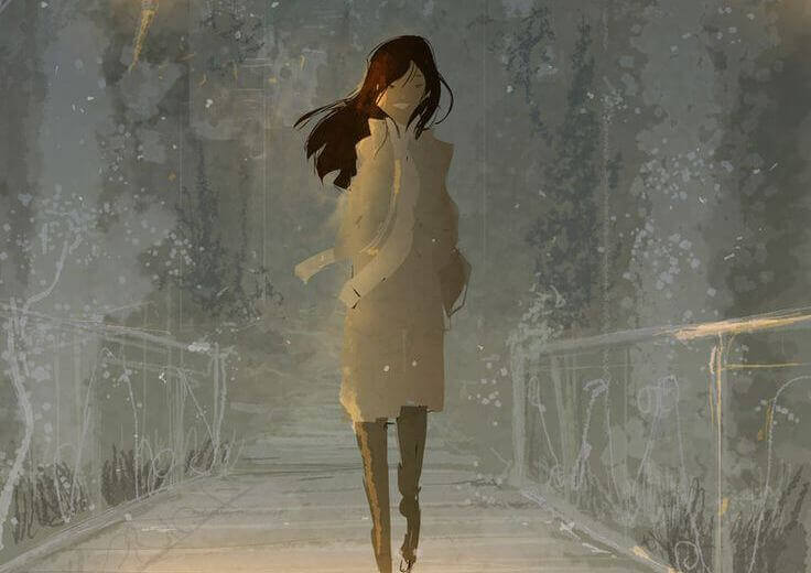 Mujer caminando feliz