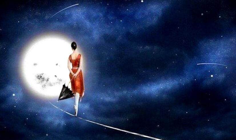 mujer en la luna