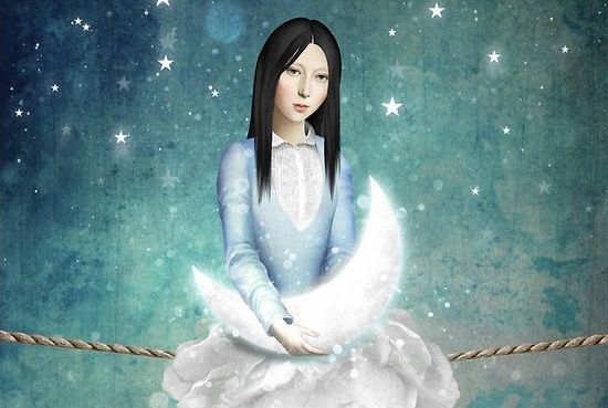 mujer sosteniendo luna