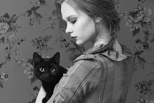 chica con gato