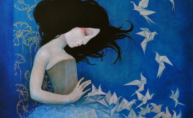 chica palomas de papel