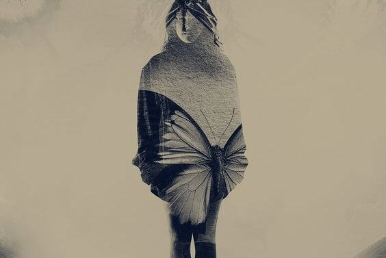 mujer con enfermedad crónica