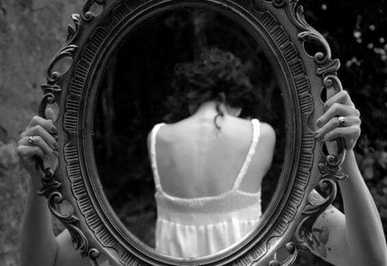 mujer espejo