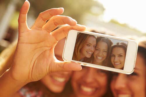 5 mensajes que transmite sobre ti un selfie