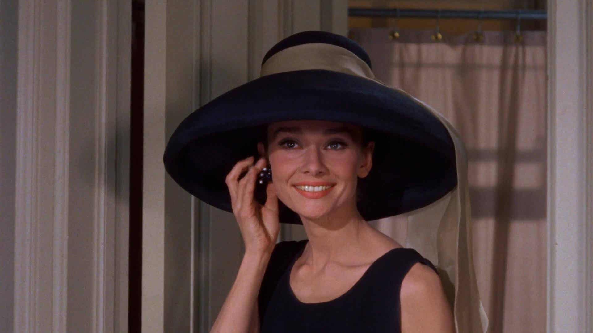 Audrey Hepburn en la pelicula desayuno con diamantes
