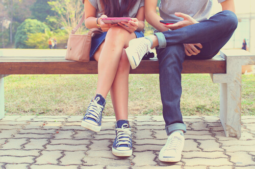 Jóvenes con móviles