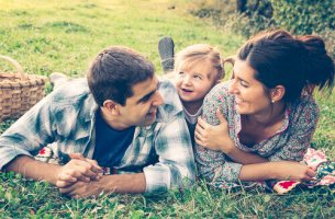 Padres con su hijo
