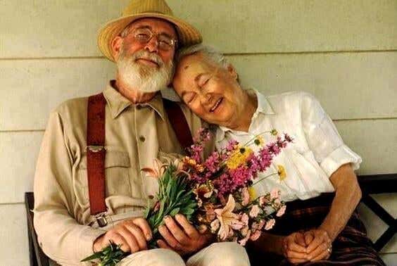 ancianos felices