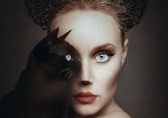 mujer fijando atención