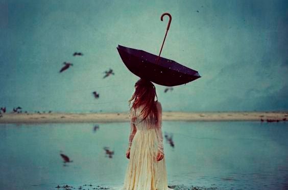 mujer con paraguas