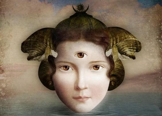 mujer con tres ojos pregunta