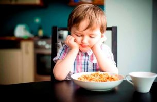 niño con trastornos alimentarios