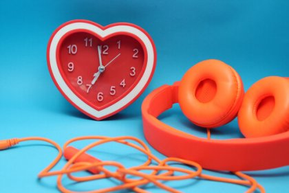 ¿Te cuesta levantarte de la cama? Prueba con la música