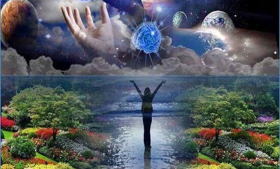 Başkalarının ne yaptığı hakkında endişelenmeyen bir kadın.