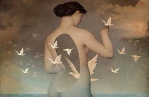mujer palomas