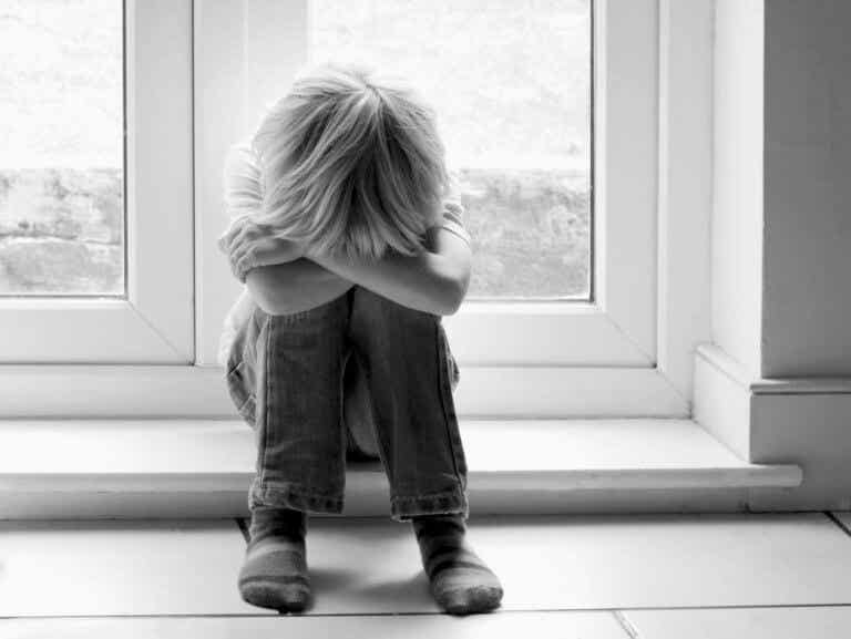 Niño llorando por el efecto de un trauma según Ferenczi