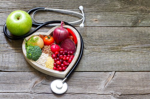 Alimentos sanos en forma de corazón