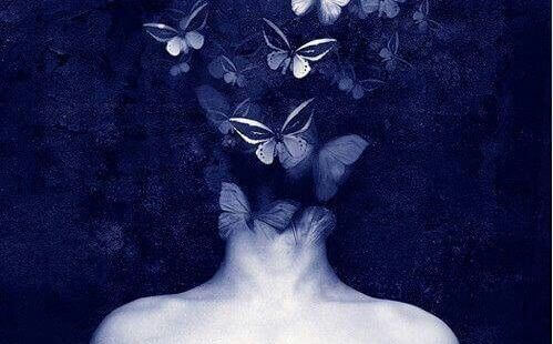 Mujer con niebla mental