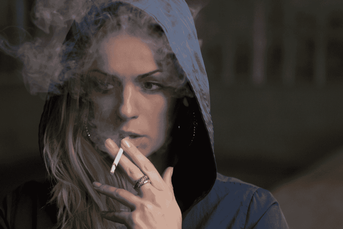 ¿Qué papel juega la sensibilidad a la ansiedad en el consumo de tabaco?