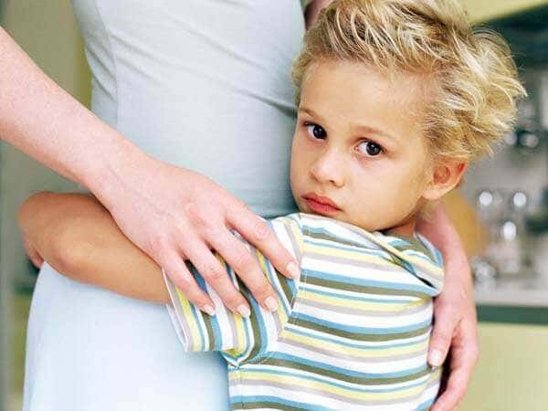 überbehütetes Kind - Hyper-Parenting wirkt sich negativ auf die Entwicklung des Kindes aus