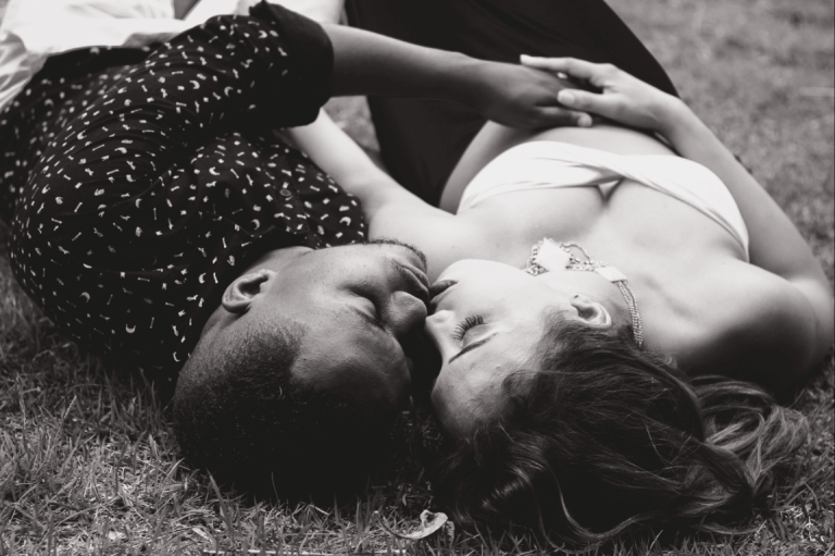 Pareja abrazada