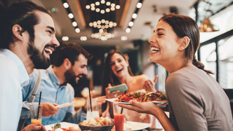 7 beneficios de tener amigos, según la ciencia