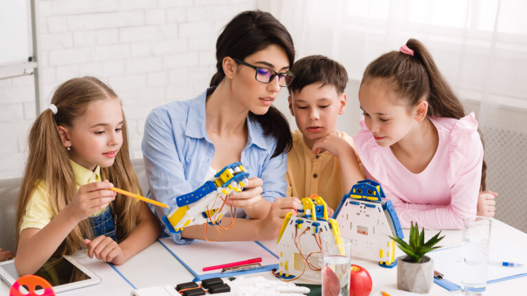 Los niños ven, los niños aprenden, los niños hacen