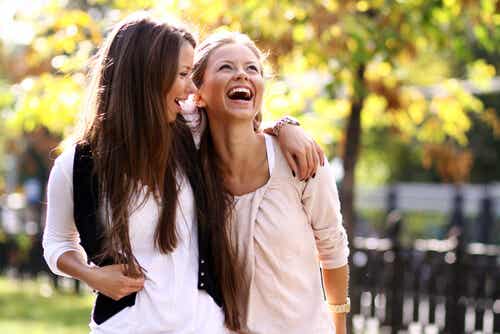 Las mujeres forjamos amistades más fuertes y cercanas