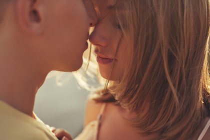 Según la ciencia, ¿con cuántas personas nos "deberíamos" acostar?