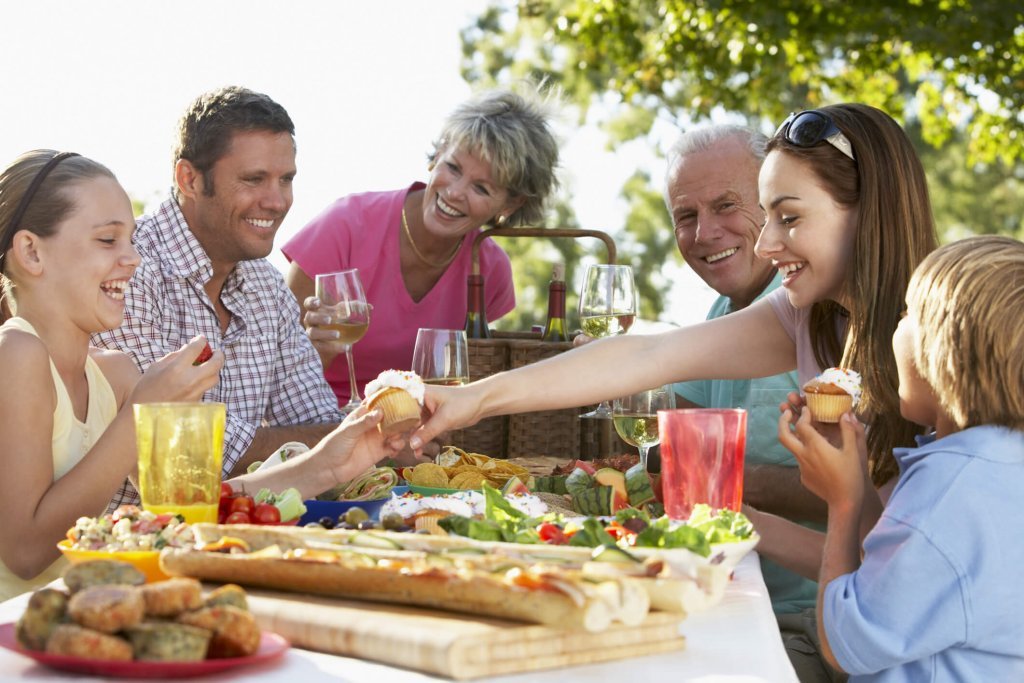 Familia comiendo Mood Food