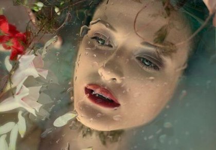 Cuando quiero llorar, no lloro; y a veces lloro sin querer