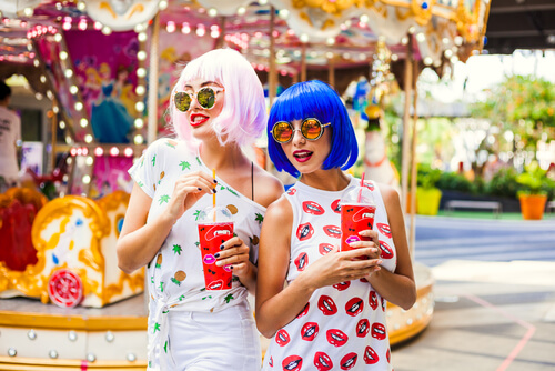 Amigas divirtiéndose