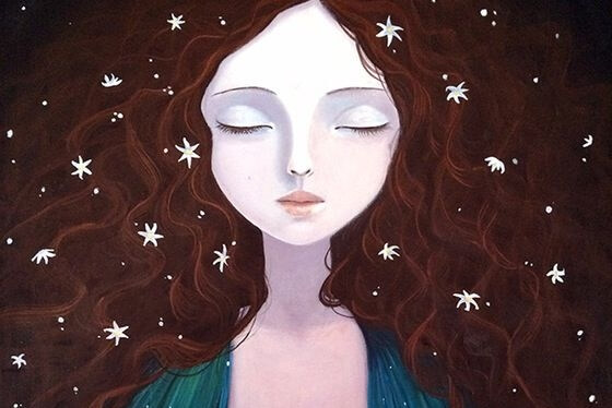 Mujer disfrutando de su soledad