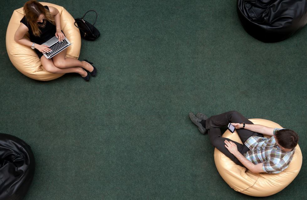 Personas aisladas por la tecnología