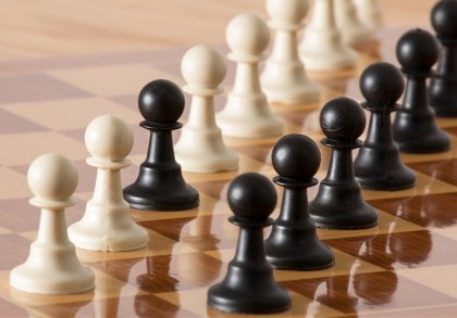 ¿Por qué hay personas que se vuelven contra los grupos a los que pertenecen?