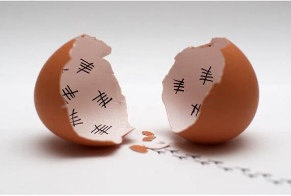 cascara de huevo abierta representando la impaciencia