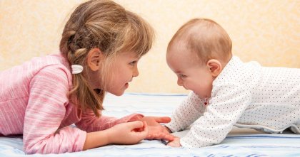 Los hermanos mayores: entre súper héroes y amigos entrañables