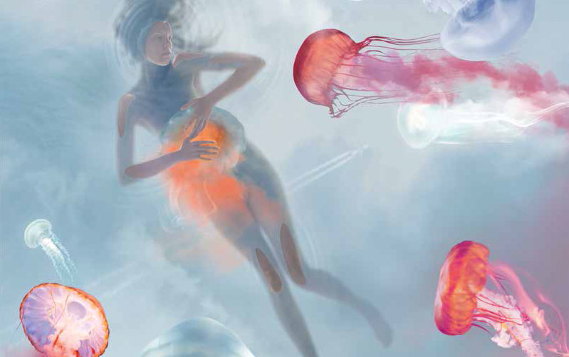 Mujer con medusas