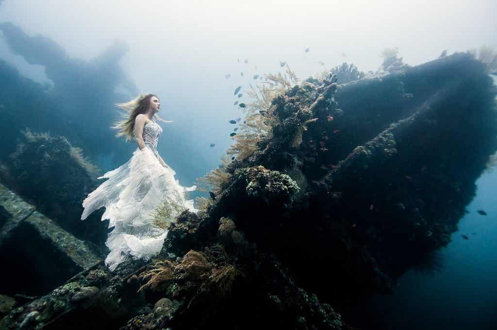 Mujer bajo el agua fantasía