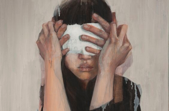mujer con los ojos tapados representando las frases de Daniel Kahneman