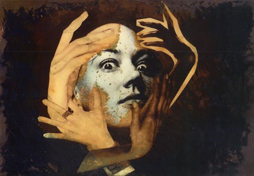 Mujer con un delirio de persecución