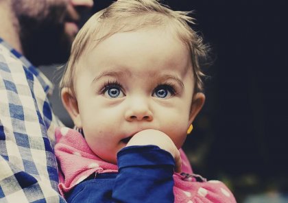 ¿Sabes qué aprende a hacer un bebé entre los 4 y los 6 meses?
