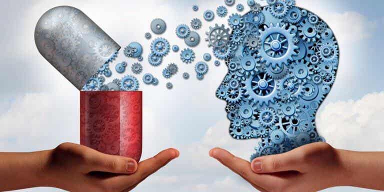 Cerebro con fármacos para representar la automedicación con psicofármacos