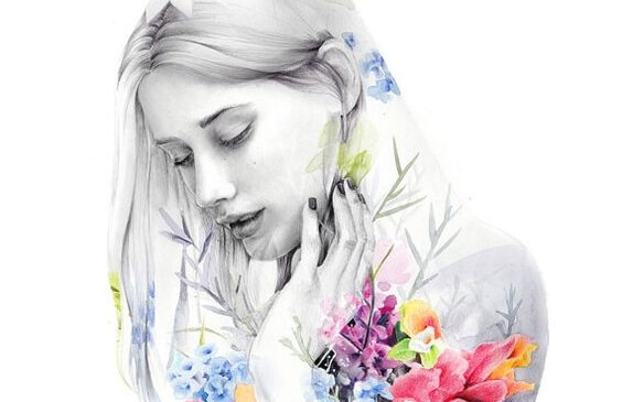 Chica con flores en el cuerpo