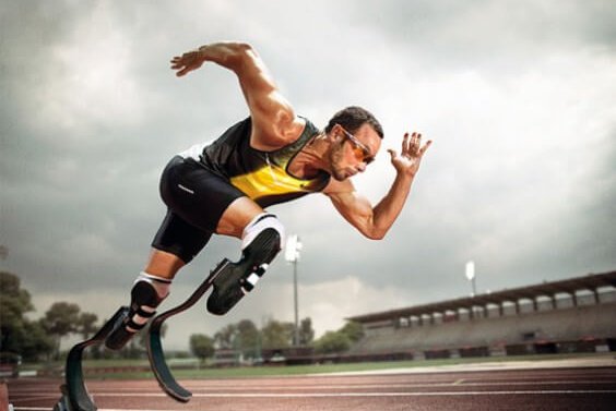 Deportista con discapacidad demostrando resiliencia