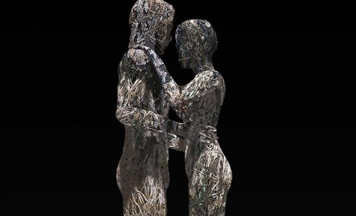 figura de una pareja mirándose de frente