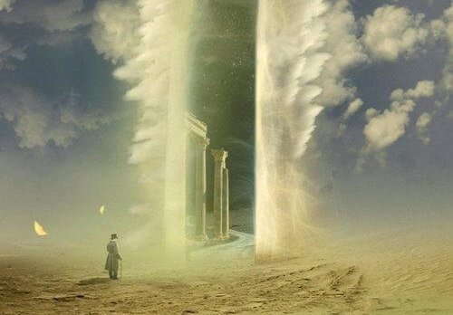 hombre avanzando hacia puerta del cielo