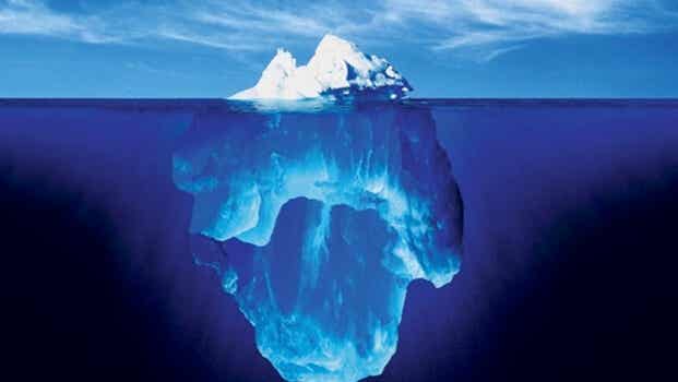 Iceberg simbolizando las crisis de pareja