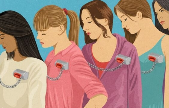 mujeres enganchadas por una cadena