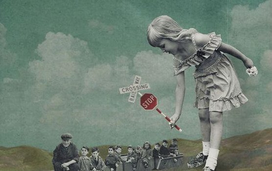 niña con señal de stop